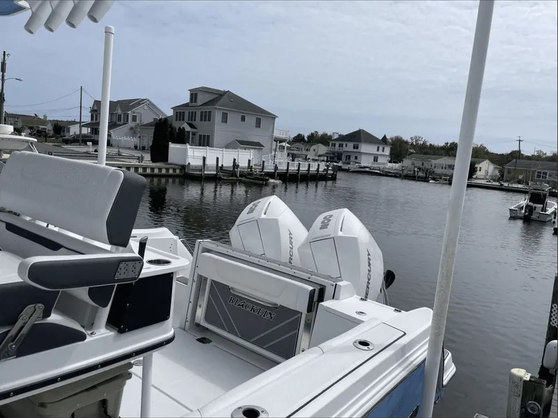 Slide: The Image of Blackfin 252 CC 2021 - 6