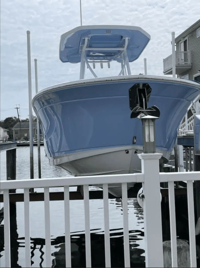 Slide: The Image of Blackfin 252 CC 2021 - 7