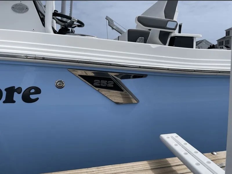 Slide: The Image of Blackfin 252 CC 2021 - 8