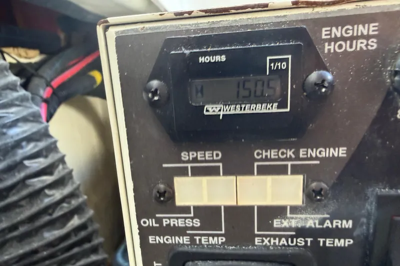 Slide: The Image of Engine hour meter showing 150.5 hours on 2020 Sea Ray Sundancer 320 Outboard. - 40