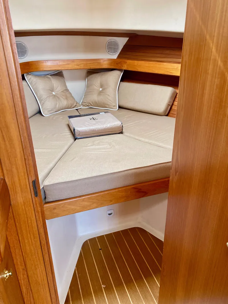 Slide: The Image of Interior of Mainship Pilot 34 yacht, year 2000. - 26