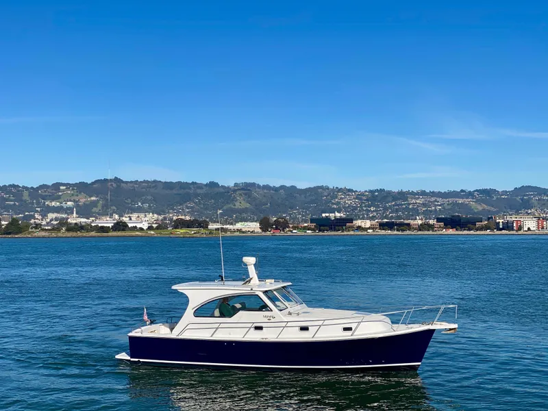 Slide: The Image of 2000 Mainship Pilot 34 boat on calm waters. - 4