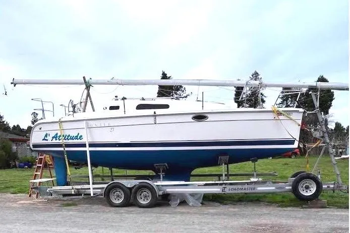 Slide: The Image of 2008 Hunter 27 sailboat deck view with rigging and clear sky. - 4