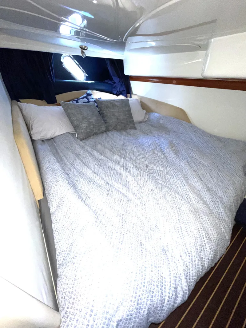 Slide: The Image of Interior of 2004 Cranchi Endurance 41 yacht with cozy bed. - 11