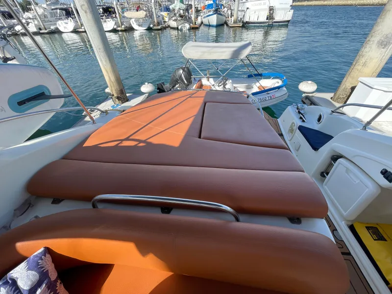 Slide: The Image of 2004 Cranchi Endurance 41 with sunbed in harbor. - 29