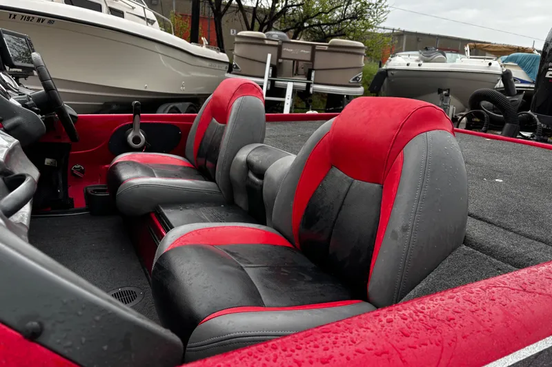 Slide: The Image of 2012 Skeeter ZX200 boat with Yamaha VMAX engine on a trailer. - 45