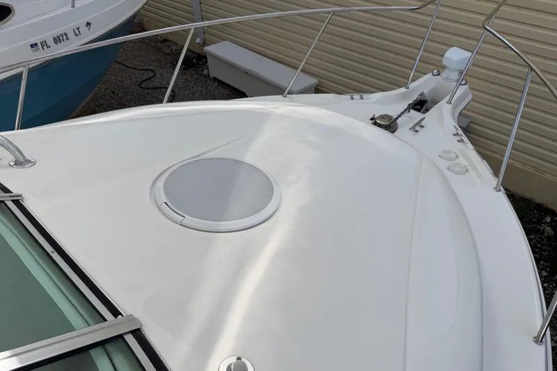 Slide: The Image of 2003 Wellcraft 270 Coastal O/B boat deck with hatch and railing. - 17
