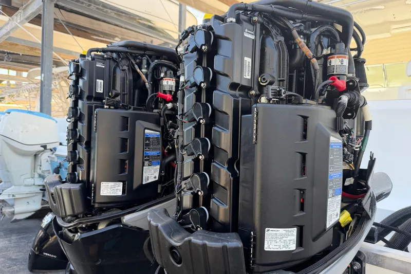 Slide: The Image of Twin outboard engines on a 2003 Wellcraft 270 Coastal O/B boat. - 20