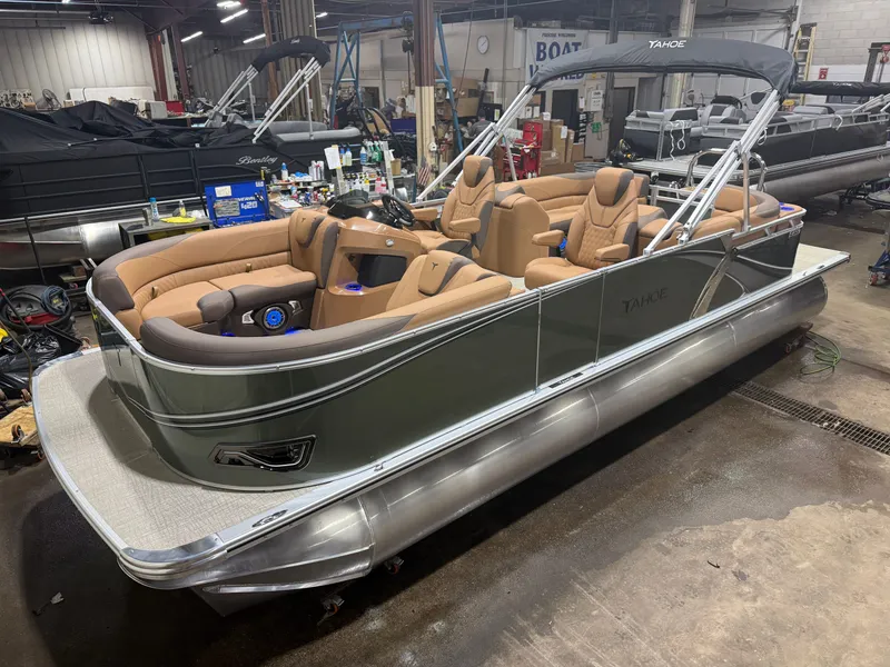 The Image of Tahoe LTZ 2385 Quad Lounge Tritoon & Honda 4-Stroke EFI 2026 - 1