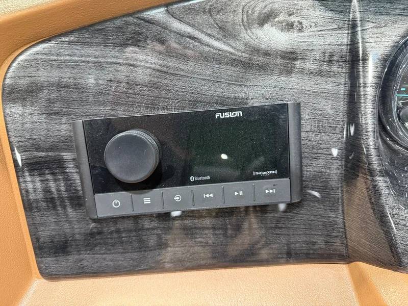 Slide: The Image of Tahoe LTZ 2385 Quad Lounge Tritoon & Honda 4-Stroke EFI 2026 - 14