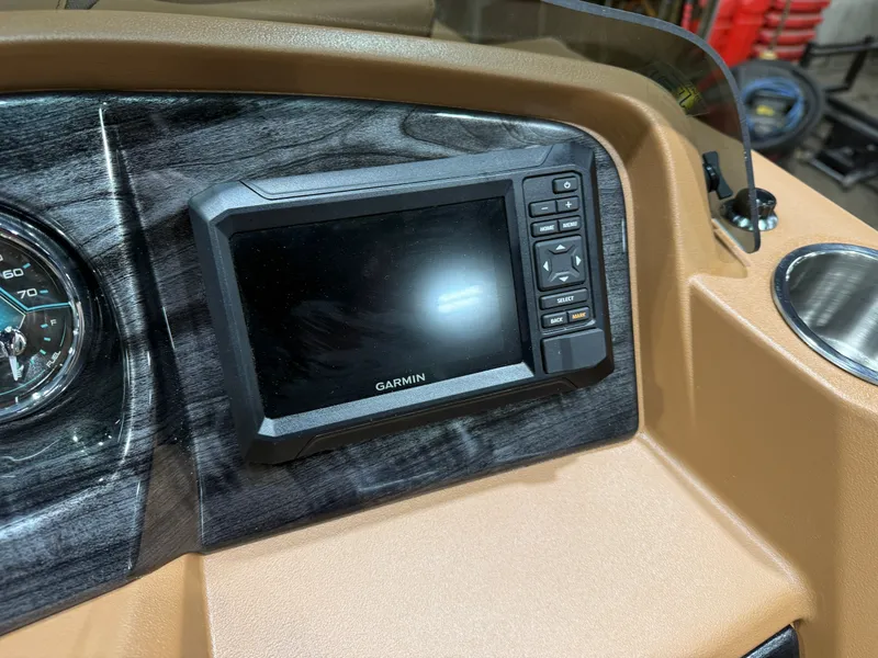 Slide: The Image of Tahoe LTZ 2385 Quad Lounge Tritoon & Honda 4-Stroke EFI 2026 - 16