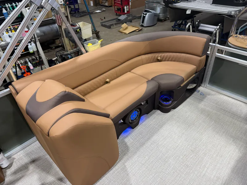 Slide: The Image of Tahoe LTZ 2385 Quad Lounge Tritoon & Honda 4-Stroke EFI 2026 - 20