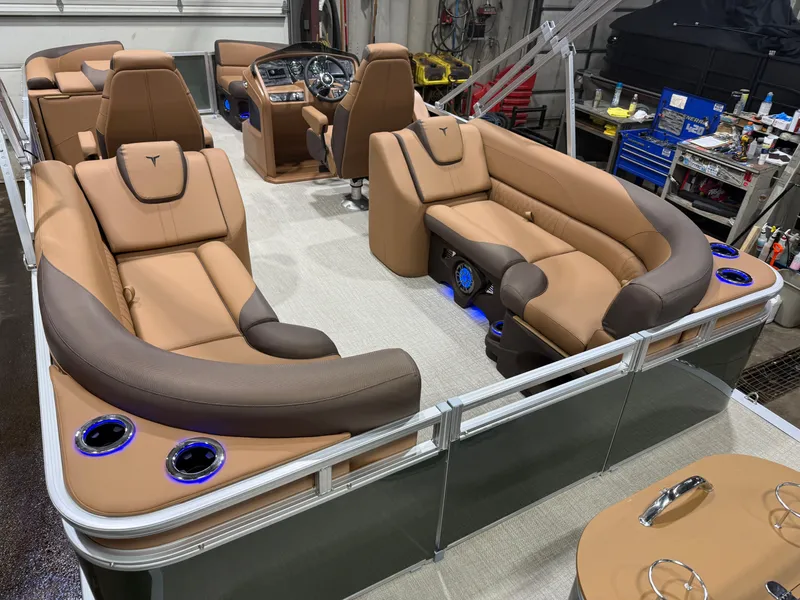 Slide: The Image of Tahoe LTZ 2385 Quad Lounge Tritoon & Honda 4-Stroke EFI 2026 - 21