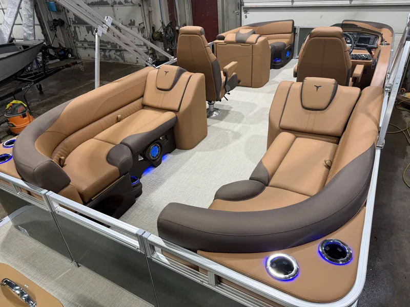 Slide: The Image of Tahoe LTZ 2385 Quad Lounge Tritoon & Honda 4-Stroke EFI 2026 - 22