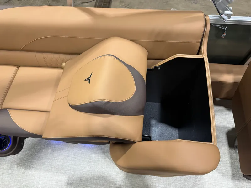 Slide: The Image of Tahoe LTZ 2385 Quad Lounge Tritoon & Honda 4-Stroke EFI 2026 - 24