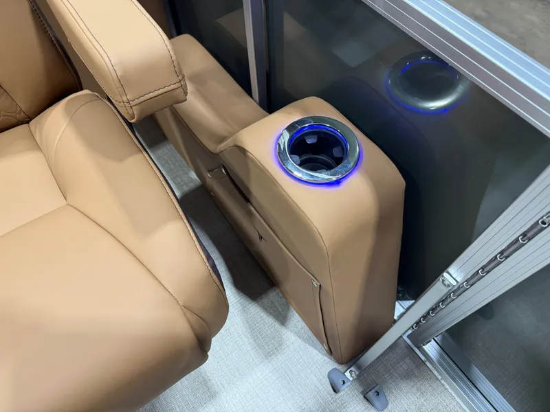 Slide: The Image of Tahoe LTZ 2385 Quad Lounge Tritoon & Honda 4-Stroke EFI 2026 - 25