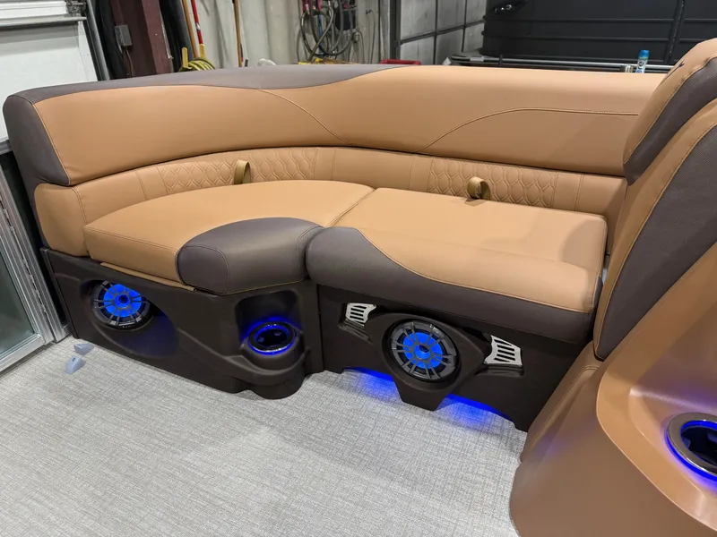 Slide: The Image of Tahoe LTZ 2385 Quad Lounge Tritoon & Honda 4-Stroke EFI 2026 - 29