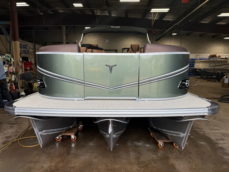 Slide: The Image of Tahoe LTZ 2385 Quad Lounge Tritoon & Honda 4-Stroke EFI 2026 - 33