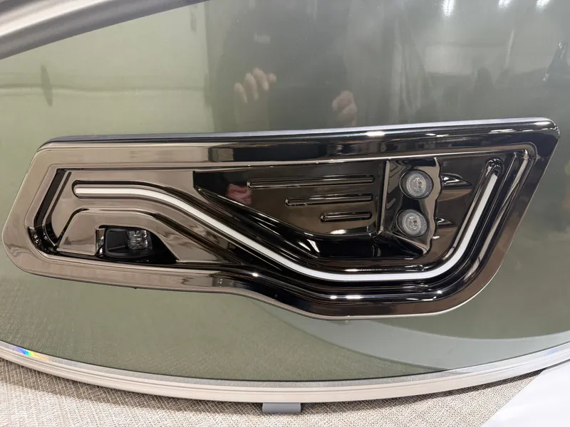 Slide: The Image of Tahoe LTZ 2385 Quad Lounge Tritoon & Honda 4-Stroke EFI 2026 - 34