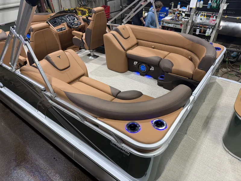 Slide: The Image of Tahoe LTZ 2385 Quad Lounge Tritoon & Honda 4-Stroke EFI 2026 - 4