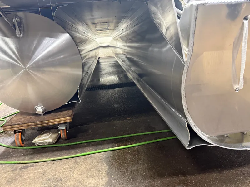 Slide: The Image of Tahoe LTZ 2385 Quad Lounge Tritoon & Honda 4-Stroke EFI 2026 - 40