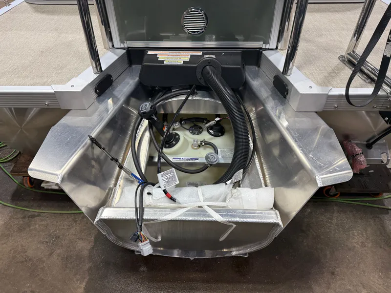 Slide: The Image of Tahoe LTZ 2385 Quad Lounge Tritoon & Honda 4-Stroke EFI 2026 - 41