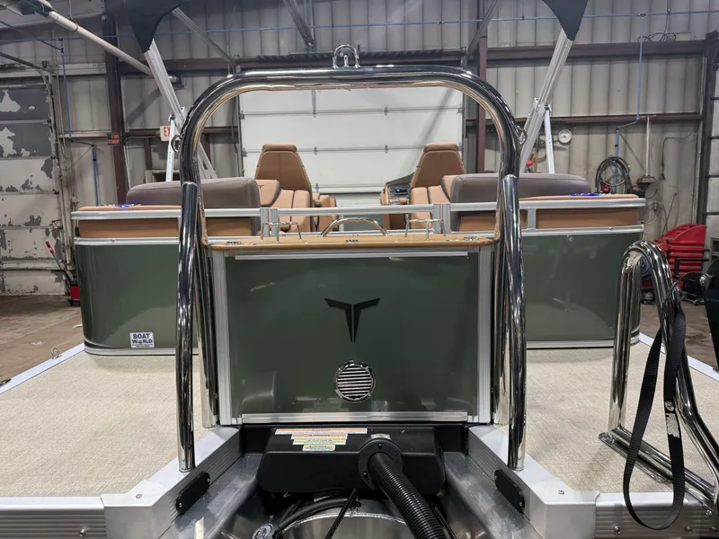 Slide: The Image of Tahoe LTZ 2385 Quad Lounge Tritoon & Honda 4-Stroke EFI 2026 - 42