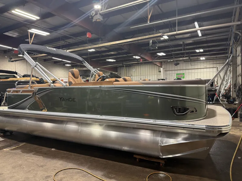 Slide: The Image of Tahoe LTZ 2385 Quad Lounge Tritoon & Honda 4-Stroke EFI 2026 - 45