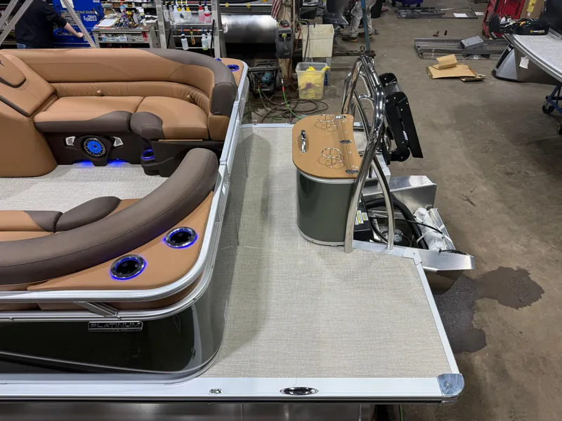 Slide: The Image of Tahoe LTZ 2385 Quad Lounge Tritoon & Honda 4-Stroke EFI 2026 - 5