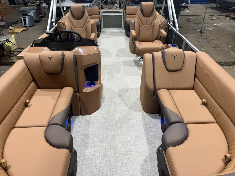 Slide: The Image of Tahoe LTZ 2385 Quad Lounge Tritoon & Honda 4-Stroke EFI 2026 - 7