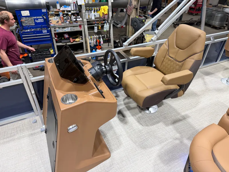 Slide: The Image of Tahoe Sport 2385 Rear Fish Tritoon & Honda 4-Stroke EFI 2026 - 10