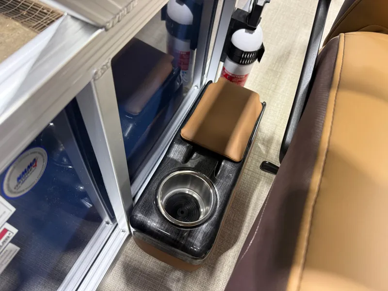 Slide: The Image of Tahoe Sport 2385 Rear Fish Tritoon & Honda 4-Stroke EFI 2026 - 15