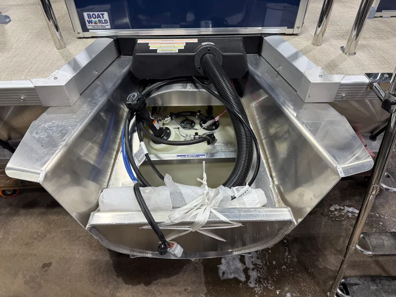 Slide: The Image of Tahoe Sport 2385 Rear Fish Tritoon & Honda 4-Stroke EFI 2026 - 44