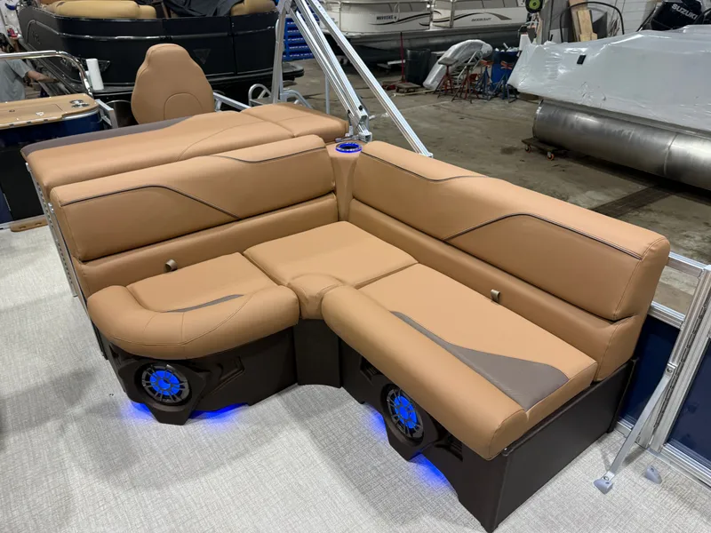 Slide: The Image of Tahoe Sport 2385 Rear Fish Tritoon & Honda 4-Stroke EFI 2026 - 9