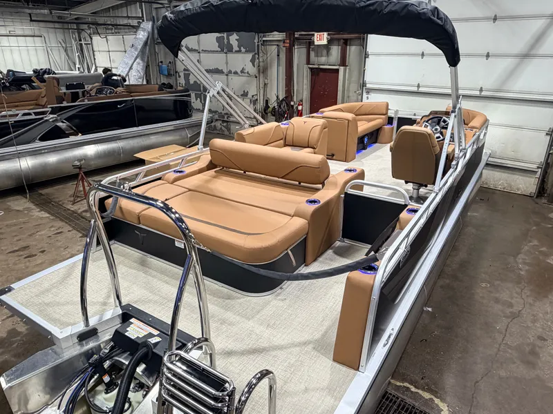 The Image of Tahoe Sport 2385 Swingback (VRB) Tritoon & Honda 4-Stroke EFI 2026 - 1