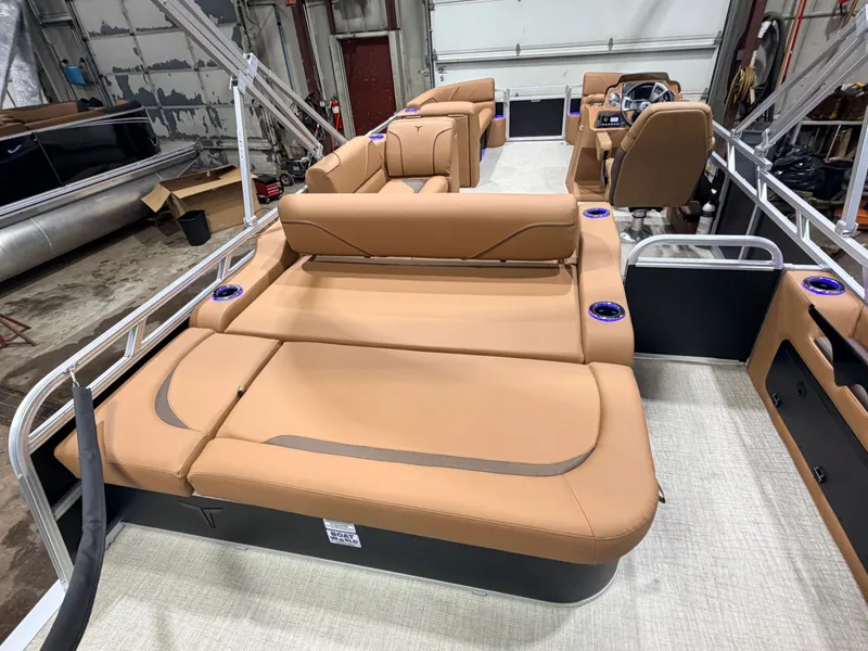 Slide: The Image of Tahoe Sport 2385 Swingback (VRB) Tritoon & Honda 4-Stroke EFI 2026 - 25