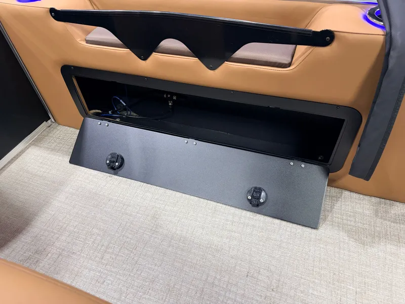 Slide: The Image of Tahoe Sport 2385 Swingback (VRB) Tritoon & Honda 4-Stroke EFI 2026 - 27