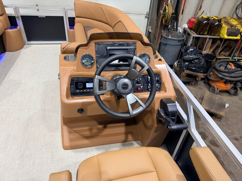 Slide: The Image of Tahoe Sport 2385 Swingback (VRB) Tritoon & Honda 4-Stroke EFI 2026 - 37