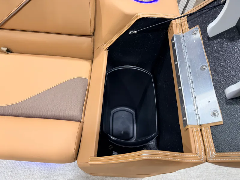 Slide: The Image of Tahoe Sport 2385 Swingback (VRB) Tritoon & Honda 4-Stroke EFI 2026 - 50