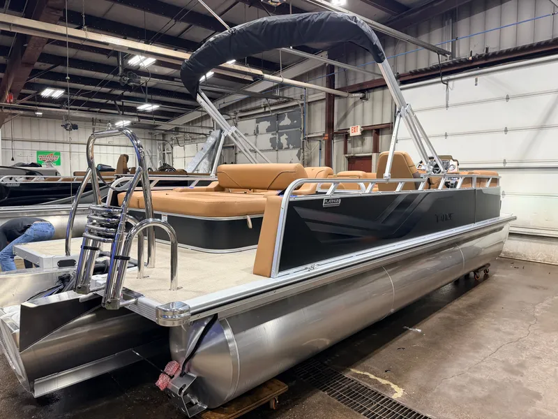 Slide: The Image of Tahoe Sport 2385 Swingback (VRB) Tritoon & Honda 4-Stroke EFI 2026 - 51