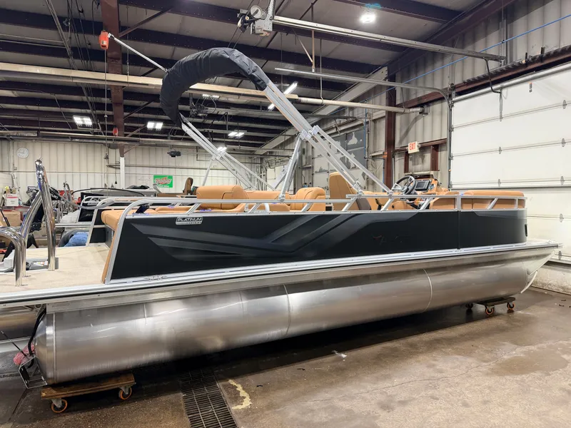 Slide: The Image of Tahoe Sport 2385 Swingback (VRB) Tritoon & Honda 4-Stroke EFI 2026 - 52