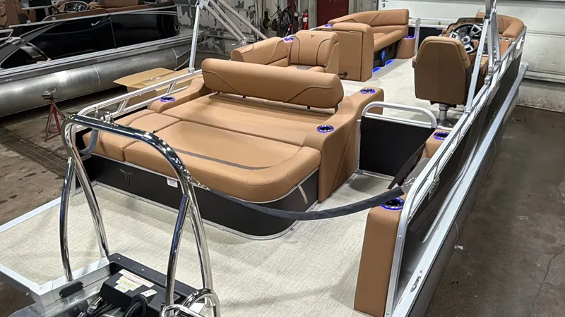 Slide: The Image of Tahoe Sport 2385 Swingback (VRB) Tritoon & Honda 4-Stroke EFI 2026 - 56