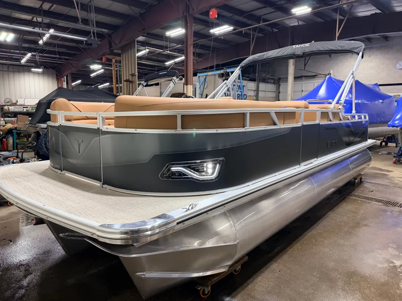 Slide: The Image of Tahoe Sport 2385 Swingback (VRB) Tritoon & Honda 4-Stroke EFI 2026 - 8