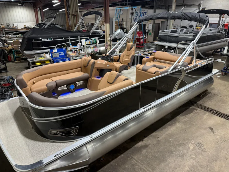 The Image of Tahoe LTZ 2385 Swingback (VRB) Tritoon & Honda 4-Stroke EFI 2026 - 1