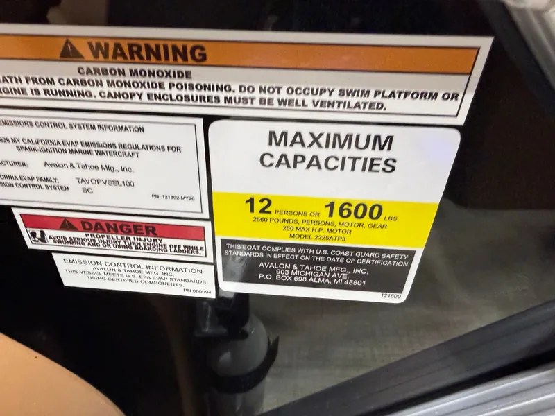 Slide: The Image of Tahoe LTZ 2385 Swingback (VRB) Tritoon & Honda 4-Stroke EFI 2026 - 16