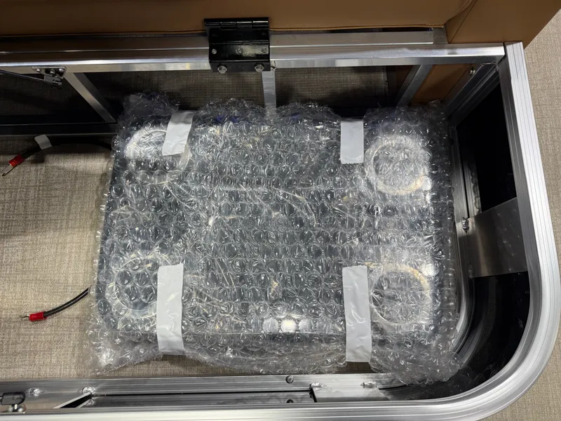 Slide: The Image of Tahoe LTZ 2385 Swingback (VRB) Tritoon & Honda 4-Stroke EFI 2026 - 24