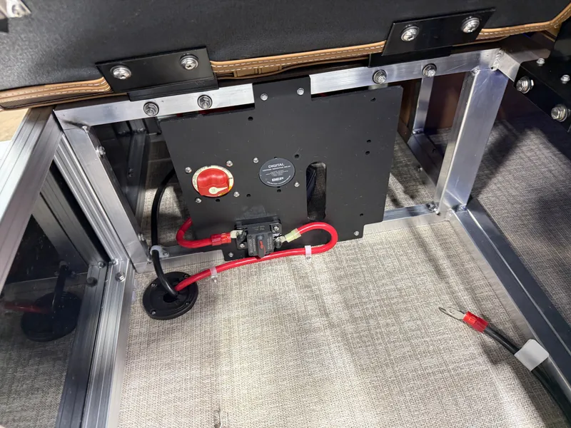 Slide: The Image of Tahoe LTZ 2385 Swingback (VRB) Tritoon & Honda 4-Stroke EFI 2026 - 25