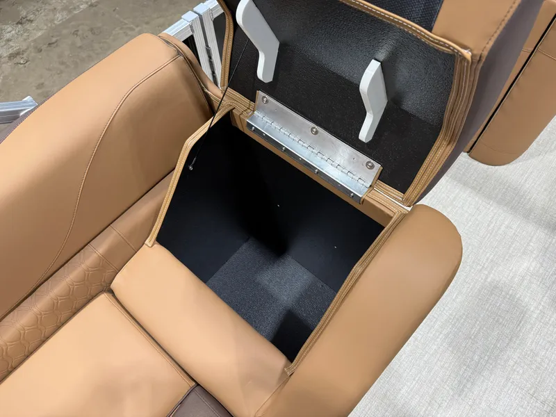 Slide: The Image of Tahoe LTZ 2385 Swingback (VRB) Tritoon & Honda 4-Stroke EFI 2026 - 29