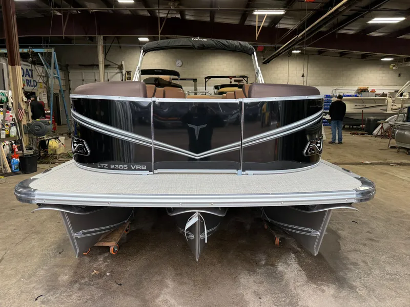 Slide: The Image of Tahoe LTZ 2385 Swingback (VRB) Tritoon & Honda 4-Stroke EFI 2026 - 37