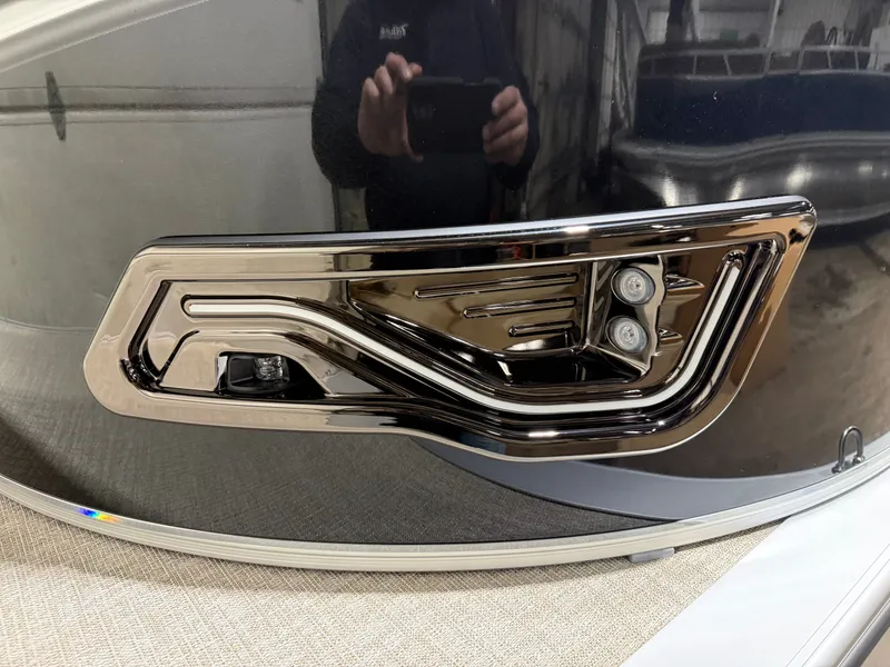 Slide: The Image of Tahoe LTZ 2385 Swingback (VRB) Tritoon & Honda 4-Stroke EFI 2026 - 38